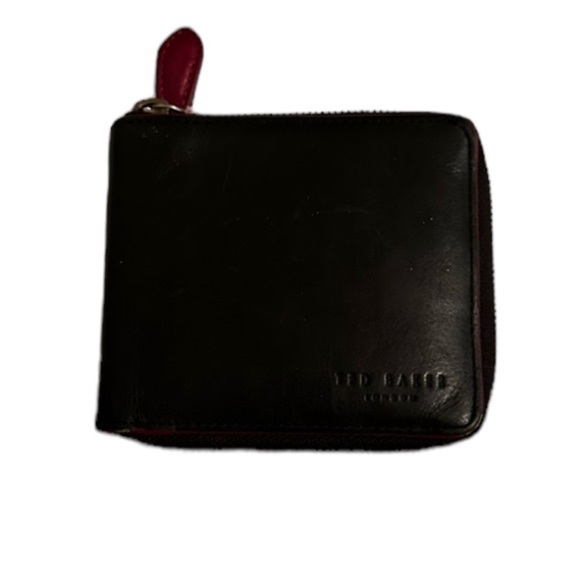 Ted Baker Black Leather, Bifold Zip Around Wallet, Striking Black & Red Interior - Picture 16 of 16